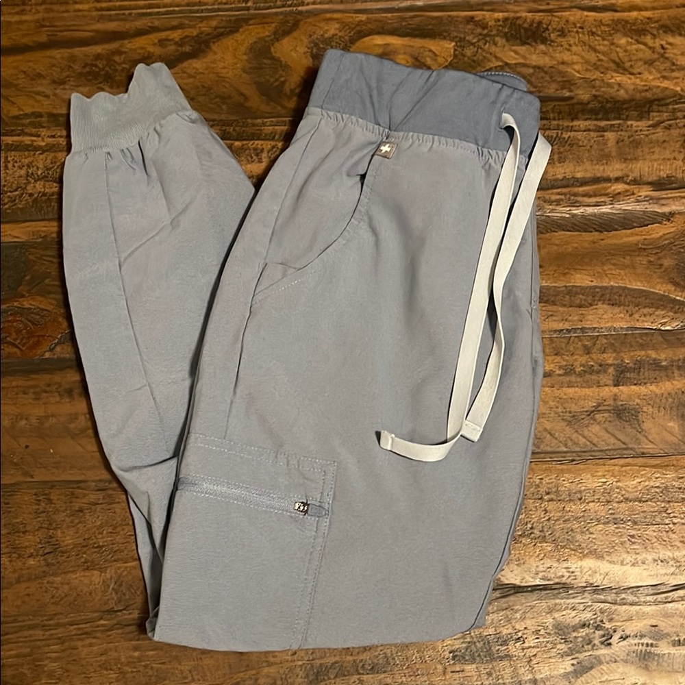 Women’s figs Gray stripe scrun Pants